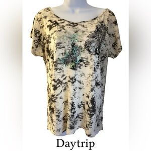 DAYTRIP TIE DYE FEATHER SEQUINS TOP